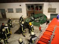 Verkehrsunfall PKW - Stalltüre