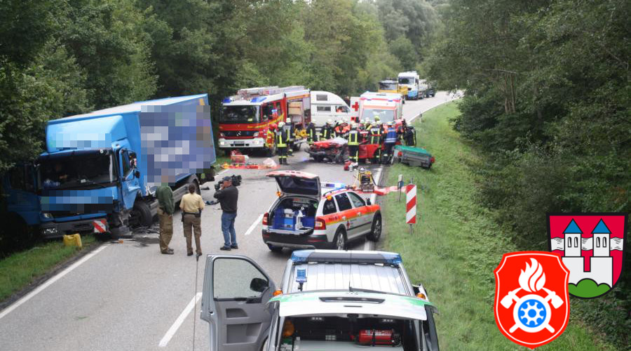 2015 09 07 5803 VU vorInnbruecke PKW LKW
