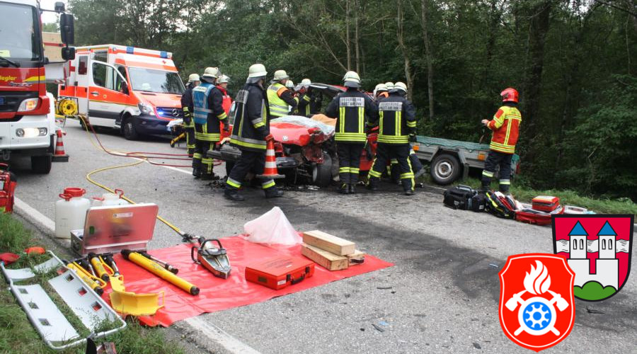 2015 09 07 5810 VU vorInnbruecke PKW LKW