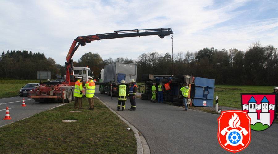 2016 10 24 VU B15AbzwGriesstaett LKW  5 