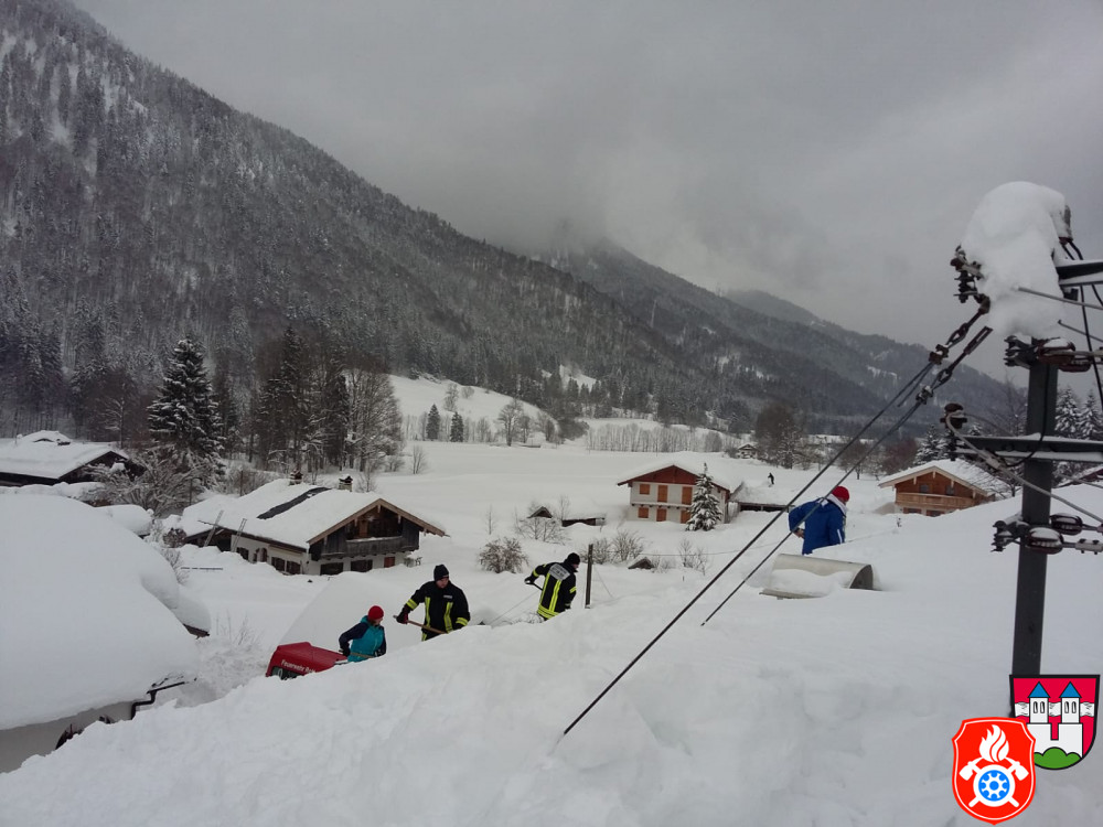 Sachrang Chiemgau Daecher Schneelast Unterstuetzung Tag 2 2